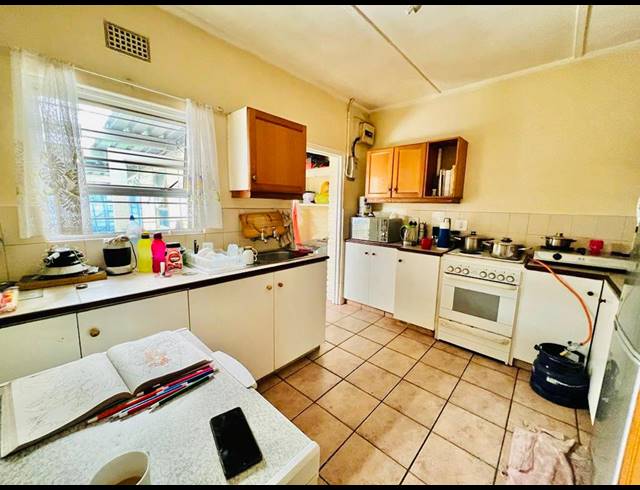 3 BEDROOM HOUSE FOR SALE IN SILVERTOWN